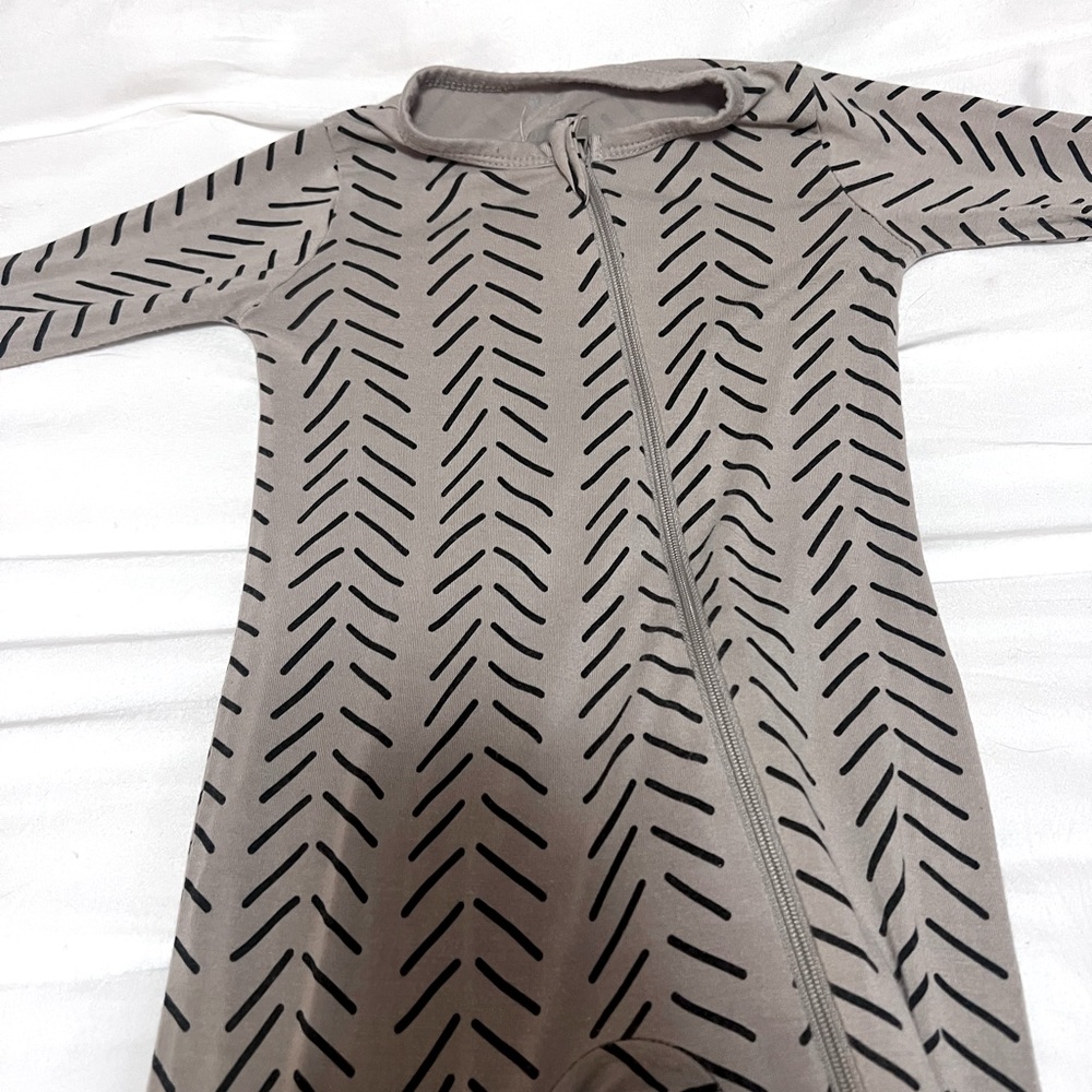 Kyte baby romper
